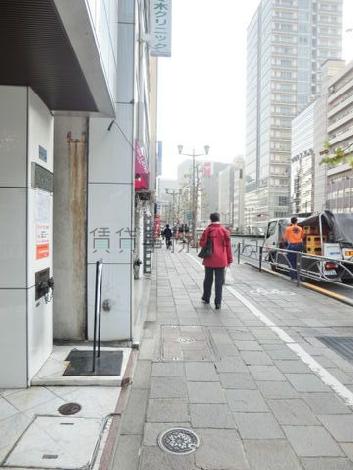 新宿通り沿い