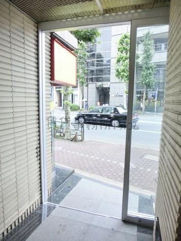 ガラス張り自動扉