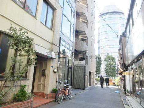 交通量の無い静かな通り