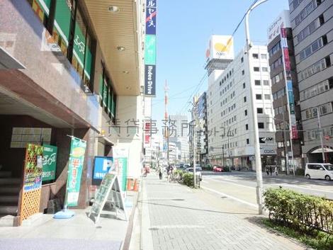 人通りはそれほど多く無いです