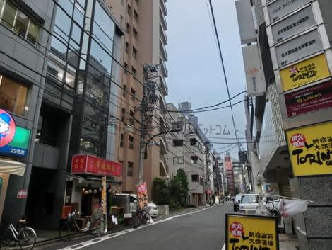 新宿御苑前駅まで1分です
