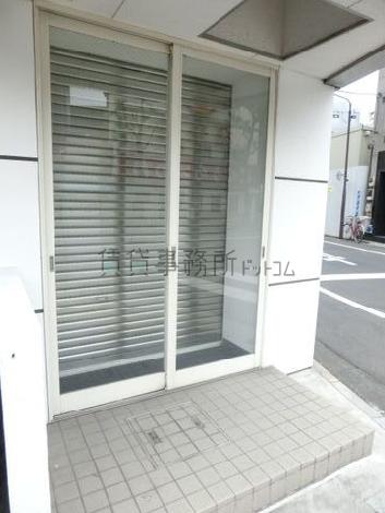テナント出入口