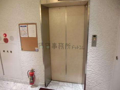 大きなエレベーター1基