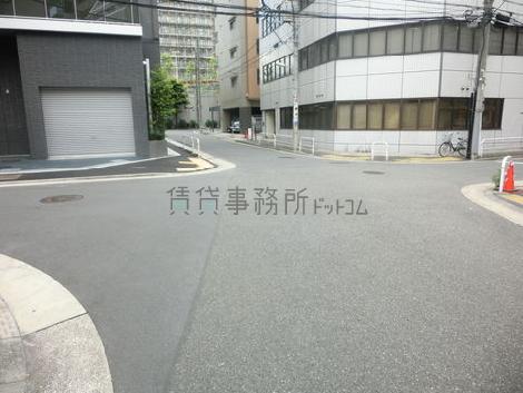 目の前には交差点があります