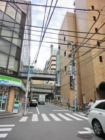 西側側面通り