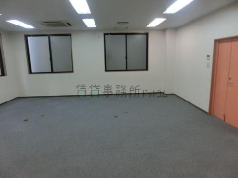 新協ビルの室内