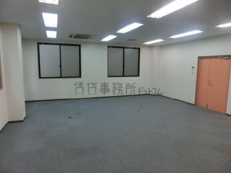新協ビルの室内
