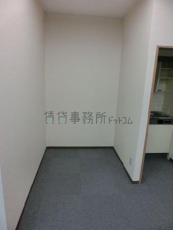 新協ビルの室内