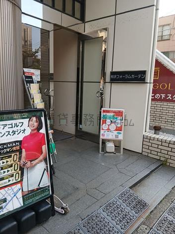 出入口付近