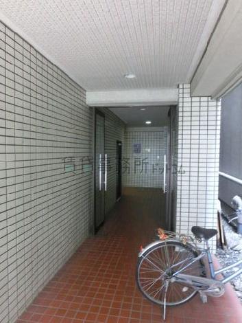白を基調としたタイルで作られています