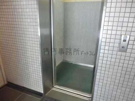 9人乗りのエレベーター