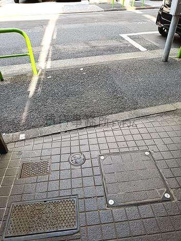 正面玄関前　段差