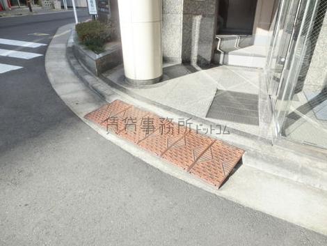 玄関前の床面です