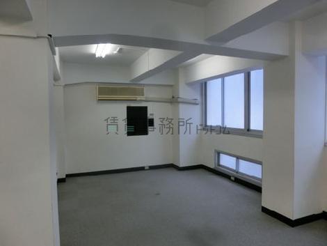 文弘社ビルの室内