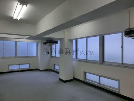 文弘社ビルの室内