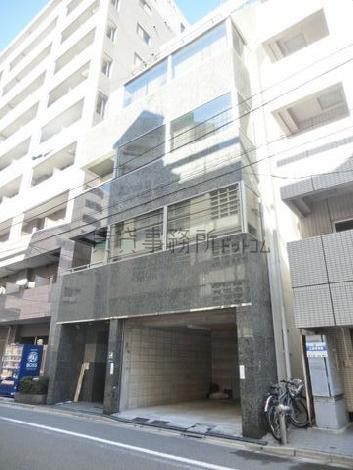 大きなサイズのガラス窓を使用