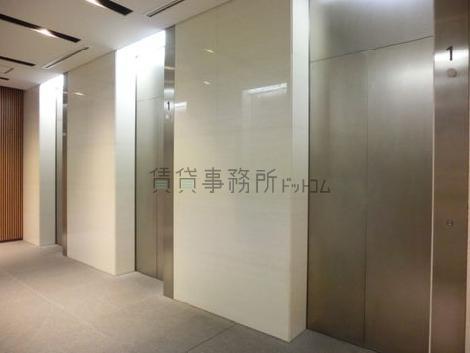 向かい合った形で並んでいます