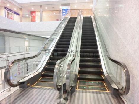 エントランス内の乗り場前