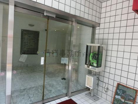 綺麗な玄関ドアになります