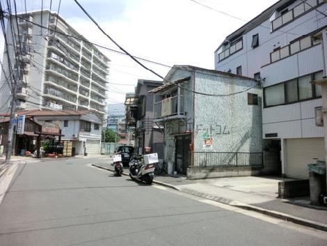 隣接する高い建物がありません