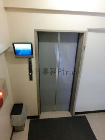 エレベーターは1基です