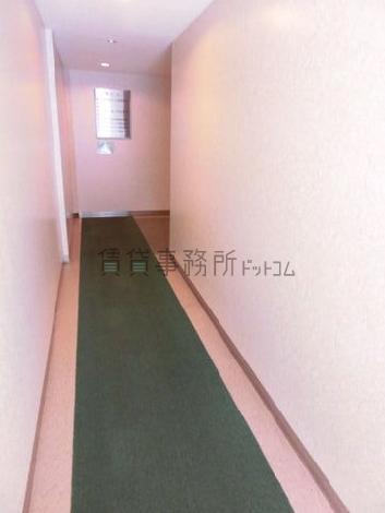 シンプルなトーンで構成