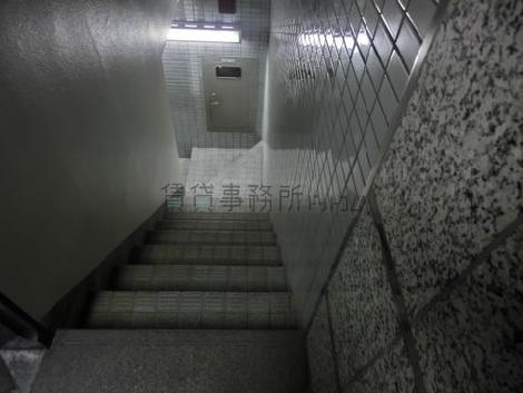 地下階段です