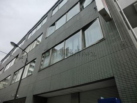 窓枠も大きいですね