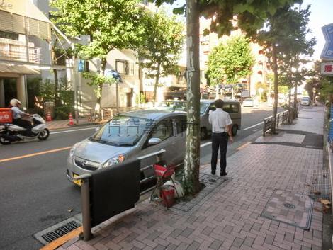 物件入口付近から見た周辺です