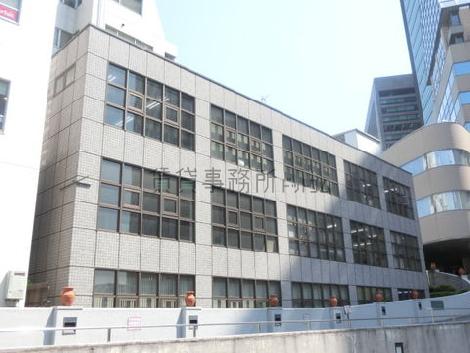 ガラス面が密集する背面