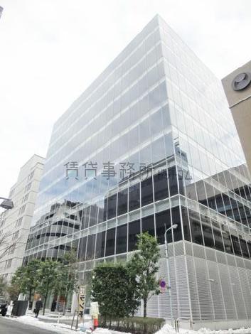 近隣の景観を綺麗に反射します