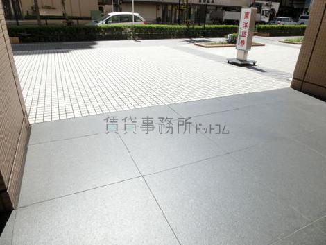 フラットな床面