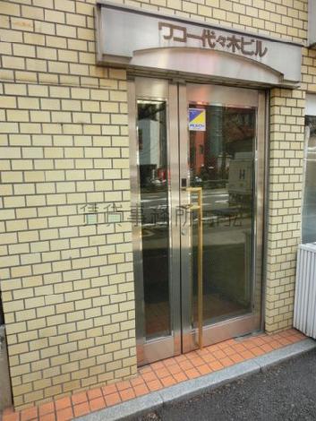 スッキリとしたシュ面入口です