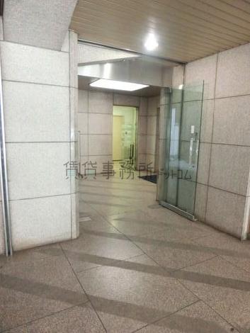 フラットな床面