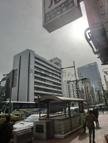 正面入口付近から見た周辺です