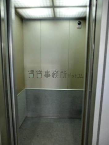 エレベーター内部