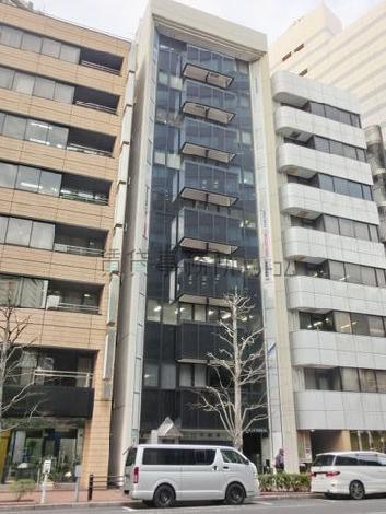どっしりとしたビル構え