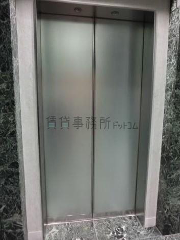 20人乗りのエレベーターです