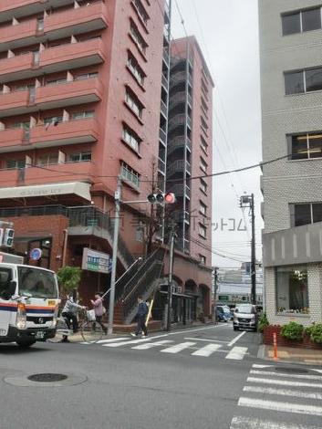 隣接する脇道