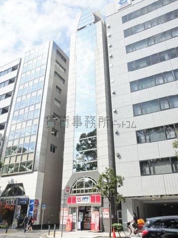 中心をガラス面で構成