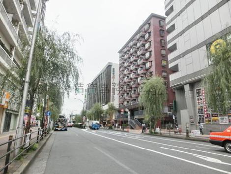 車道幅の広い通り