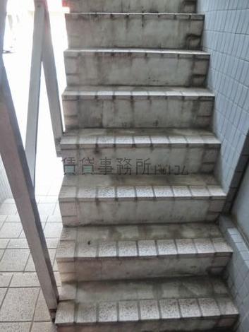 エレベーター前に設置されています