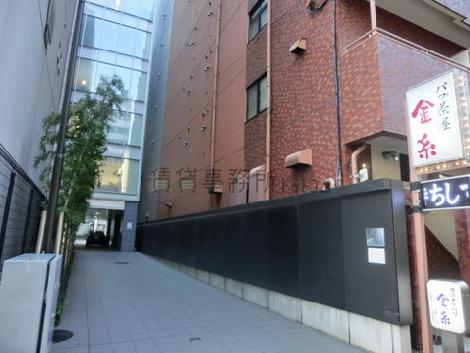 ビルの側面側です