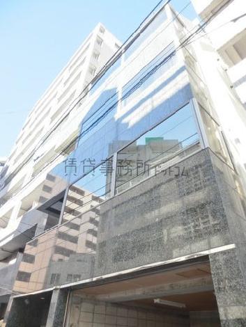 光沢のある石目を使用した外装