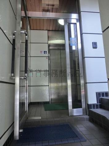 正面入り口です