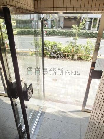 両開きの扉