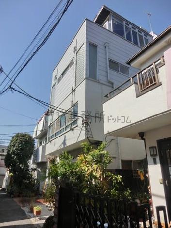 東向きです