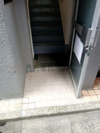 入口前段差