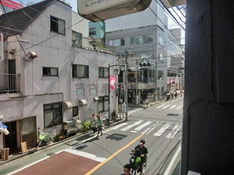 階段踊り場からの眺望です