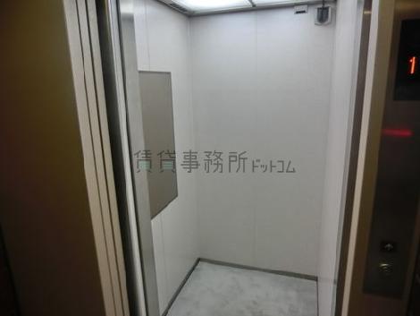 エレベーター内